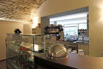 Garni Hadeel ホテル