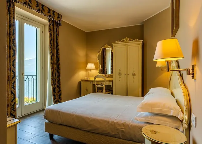 Garni Hadeel Отель Cadenabbia